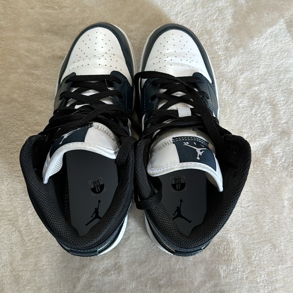 Air Jordan 1 MID navy white black sneakers - Picture 6 of 10